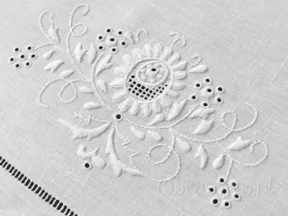 Obrus haftowany ręcznie 135x200