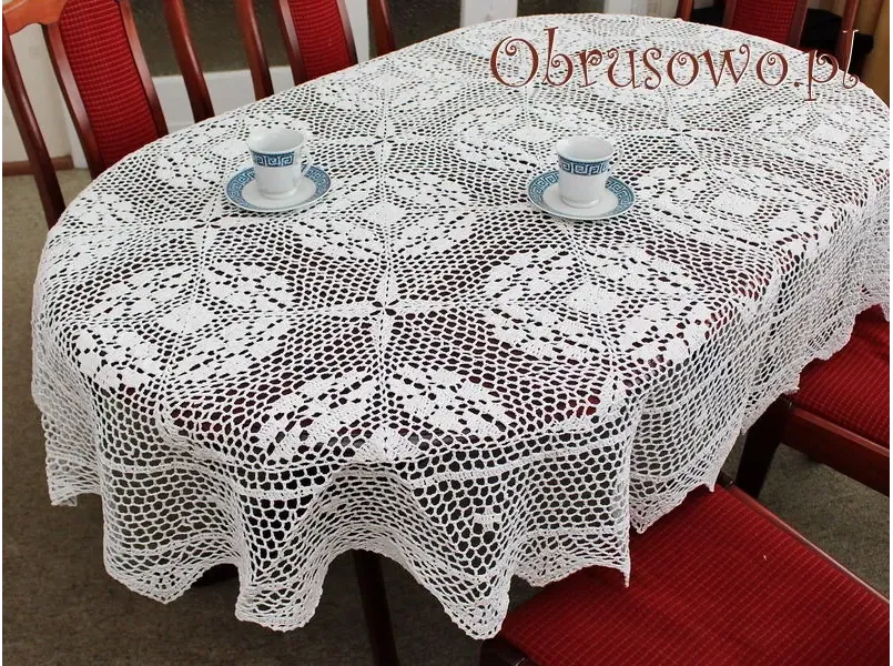Owalny obrus szydełkowy 130x180 biały
