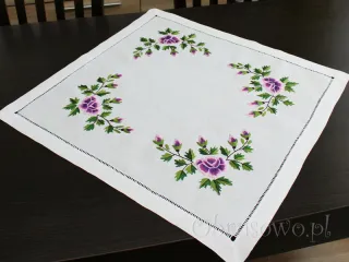 Serweta haft ręczny 60x60 "fioletowe różyczki"