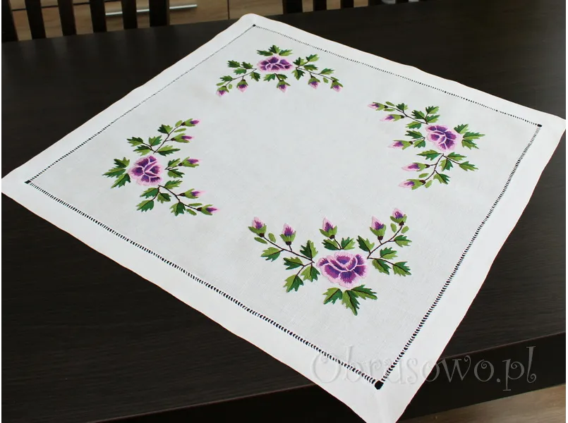 Serweta haft ręczny 60x60 "fioletowe różyczki"