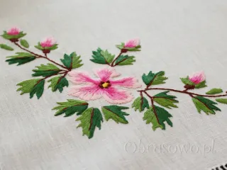 Obrus lniany haftowany ręcznie 140x260