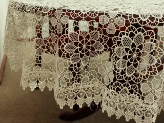 Okrągły obrus z gipiury Ø 110 ekri