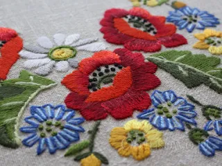 Bieżnik z haftem ręcznym i koronką "Maki" 45x90