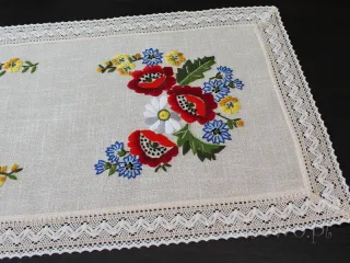 Bieżnik z haftem ręcznym i koronką 45x110 "Maki"