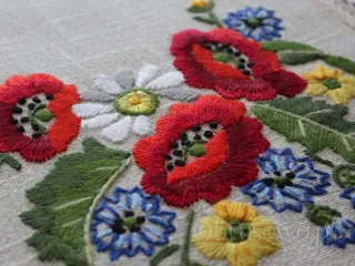 Bieżnik z haftem ręcznym i koronką "Maki" 35x70