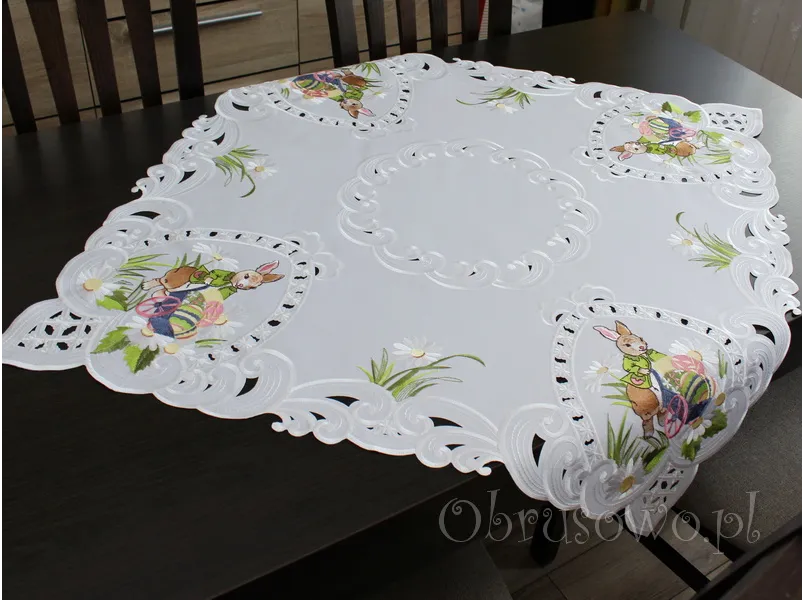 Serweta wielkanocna 85x85 "zając w ogrodzie"