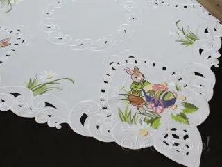 Serweta wielkanocna 85x85 "zając w ogrodzie"