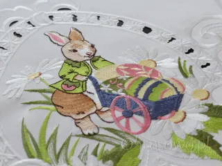 Serweta wielkanocna 85x85 "zając w ogrodzie"