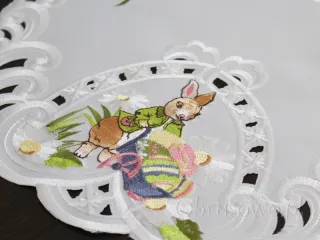 Serwetka wielkanocna owal 35x45 "zając w ogrodzie"