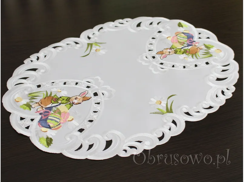 Serwetka wielkanocna owal 35x45 "zając w ogrodzie"