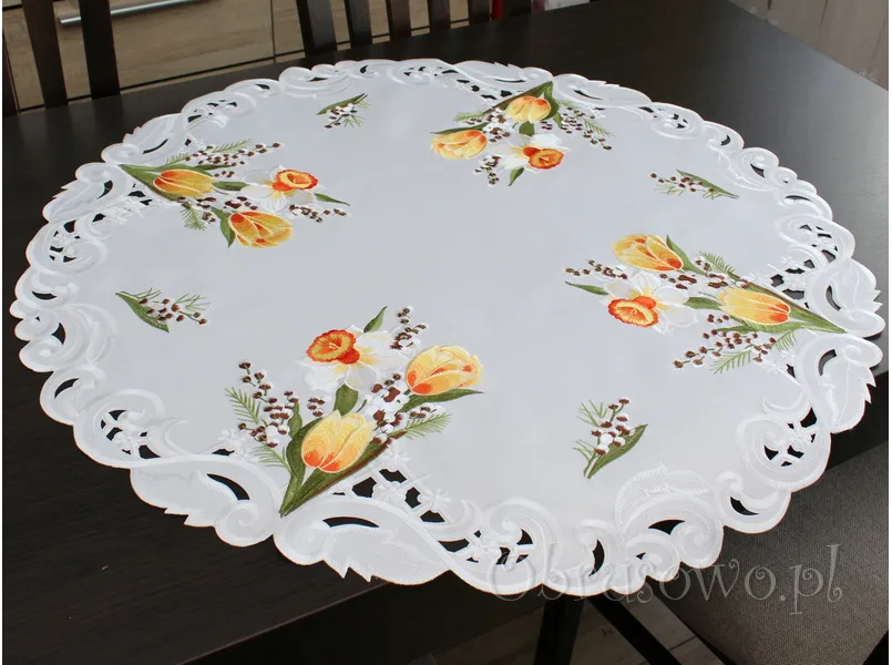 Okrągła serweta haftowana Ø 85 "wiosenny bukiet"