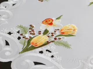 Owalna serwetka haftowana 35x45 "wiosenny bukiet"