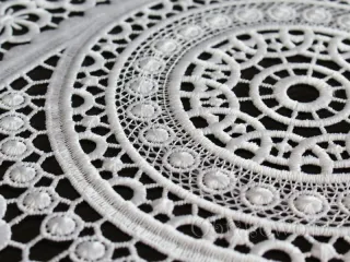 Owalna serwetka gipiurowa 30x45 biała