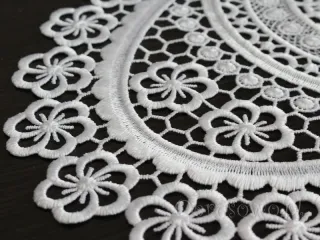 Owalna serwetka gipiurowa 30x45 biała