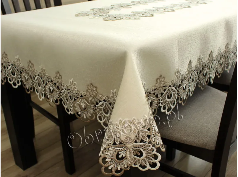 Obrus z gipiurą 110x160 beżowy