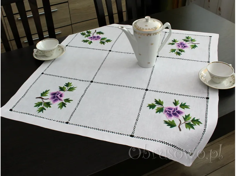 Serweta haft ręczny 80x80 "fioletowe różyczki"