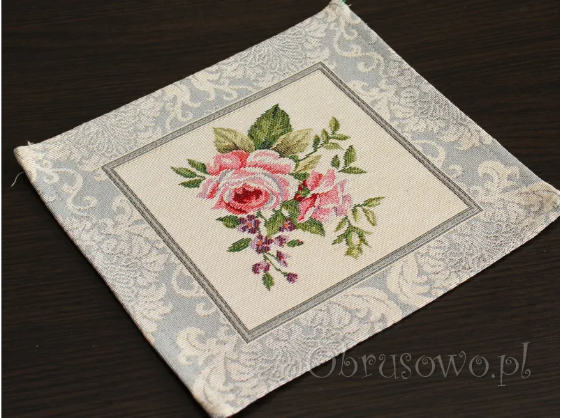 Mała serwetka gobelinowa 23x23 "Róże z szarym"