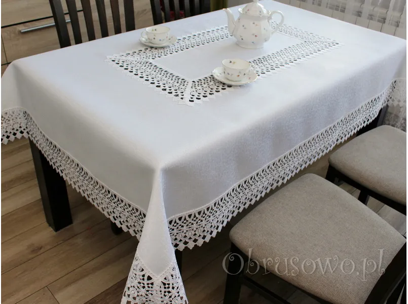 Obrus z gipiurą 140x220 "Honorina" biały