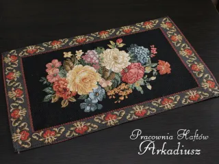 Serweta gobelinowa 30x45 "Róże na czarnym"