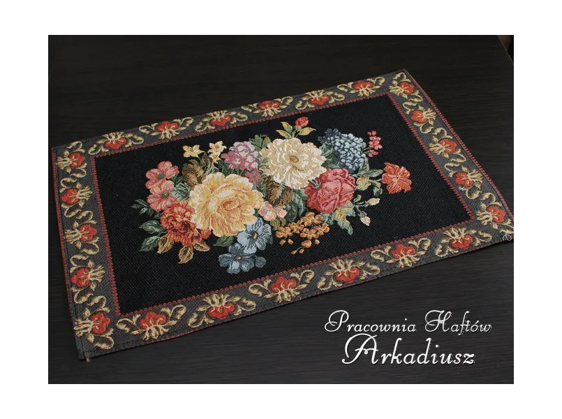 Serweta gobelinowa 30x45 "Róże na czarnym"