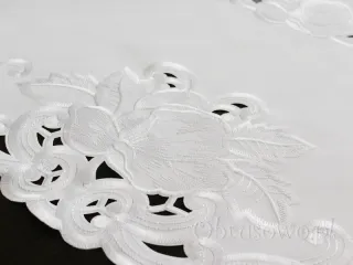 Okrągły obrus haftowany Ø 160 "Izabel" biały