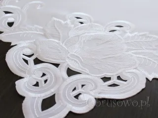 Serweta haftowana 85x85 "Izabel" biała