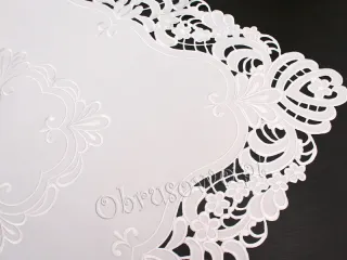 Serweta haftowana 85x85 "Zaira" biała