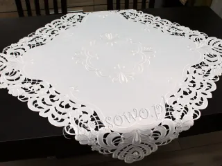 Serweta haftowana 85x85 "Zaira" biała