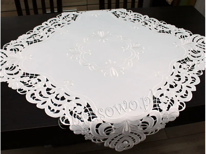 Serweta haftowana 85x85 "Zaira" biała