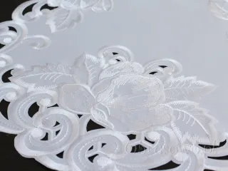 Serweta haftowana "Izabel" Ø 40 biała