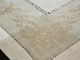 Serweta haftowana 85x85 z domieszką lnu