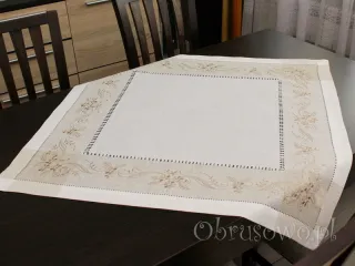 Serweta haftowana 110x110 z domieszką lnu