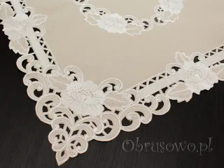 Serweta haftowana 85x85 "Róża richelieu" beż