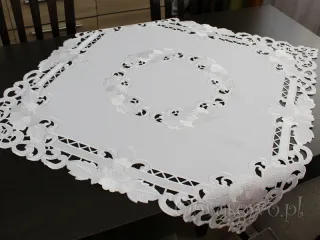 Serweta haftowana 85x85 