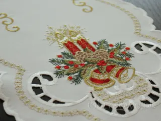 Pas świąteczny haftowany 25x160 "Świece na białym"