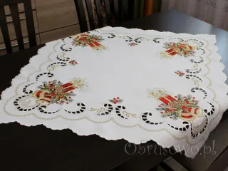 Serweta świąteczna haftowana 85x85 "Świece na białym"