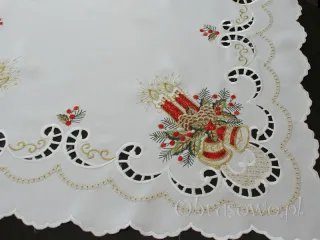 Serweta świąteczna haftowana 85x85 "Świece na białym"