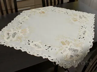 Serweta świąteczna 110x110 z dzwonkami z gipiury (be)