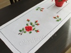 Ręcznie haftowany bieżnik "Czerwone Róże" 40x140