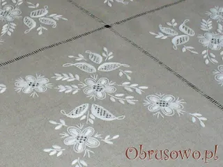 Szary obrus lniany 135x235 haft ręczny