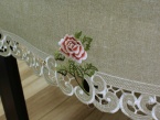 Obrus haftowany 110x160 "Róże"