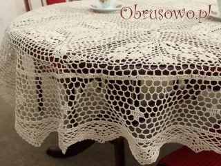 Owalny obrus szydełkowy 150x300 beżowy