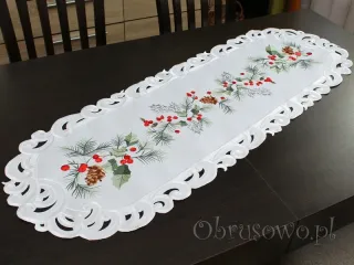 Haftowany bieżnik świąteczny 40x110 „Sosnowe gałązki