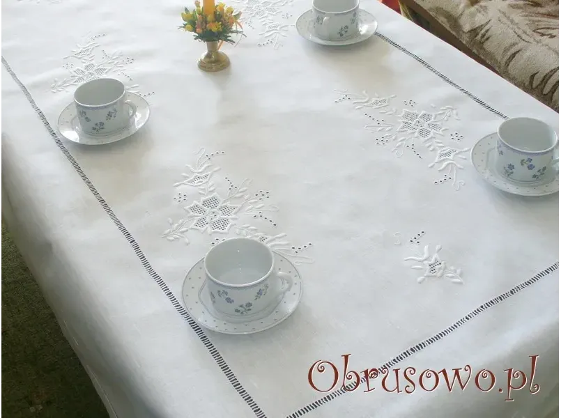 Obrus haftowany ręcznie "Róża Makowska" 140x265